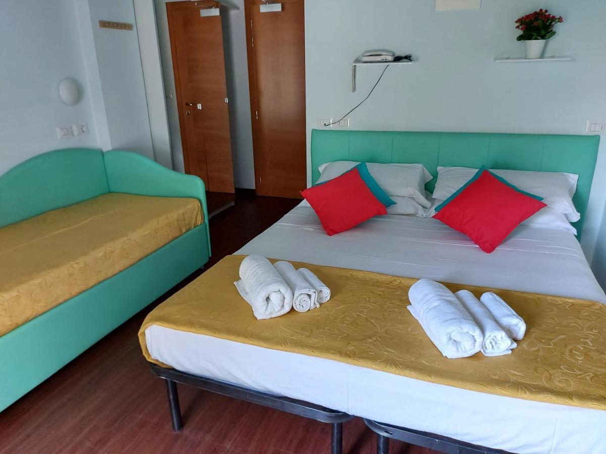 Hotel Senza Pensieri Ричоне Екстериор снимка